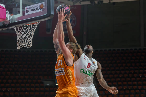 足以撕裂任 足以撕裂任