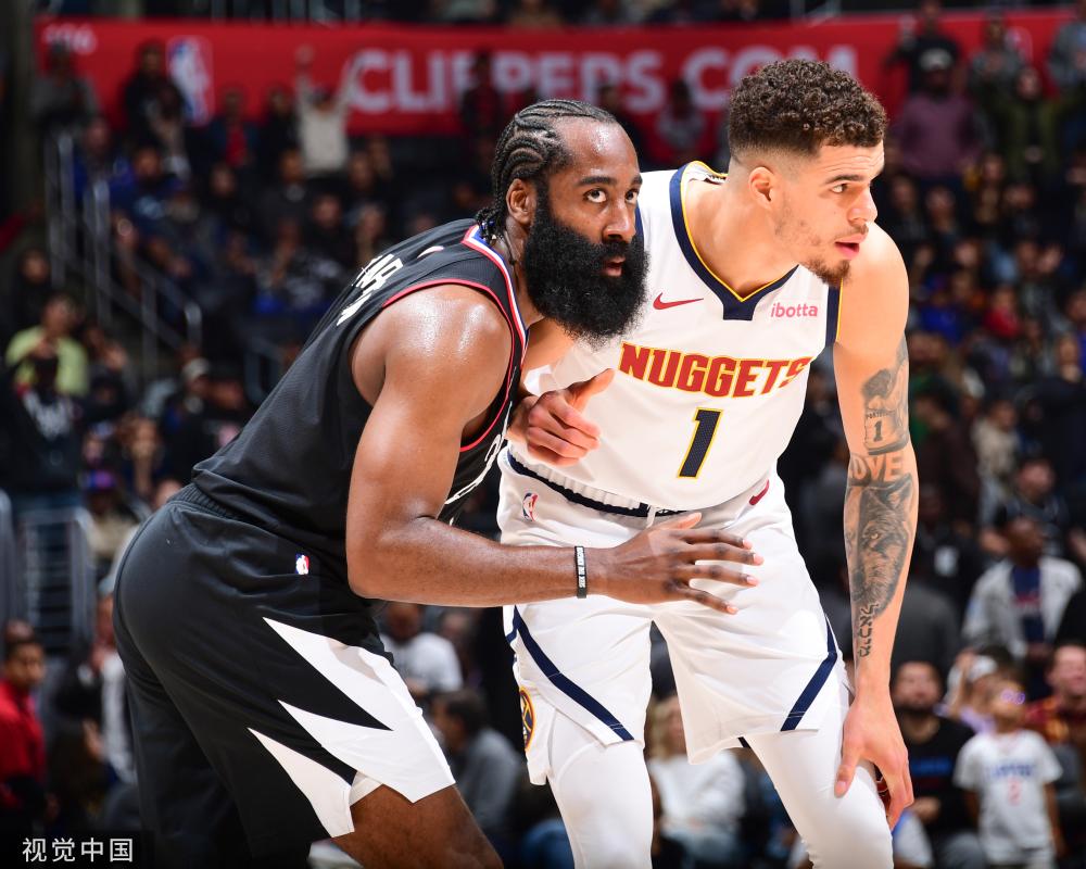 升至六人 升至六人